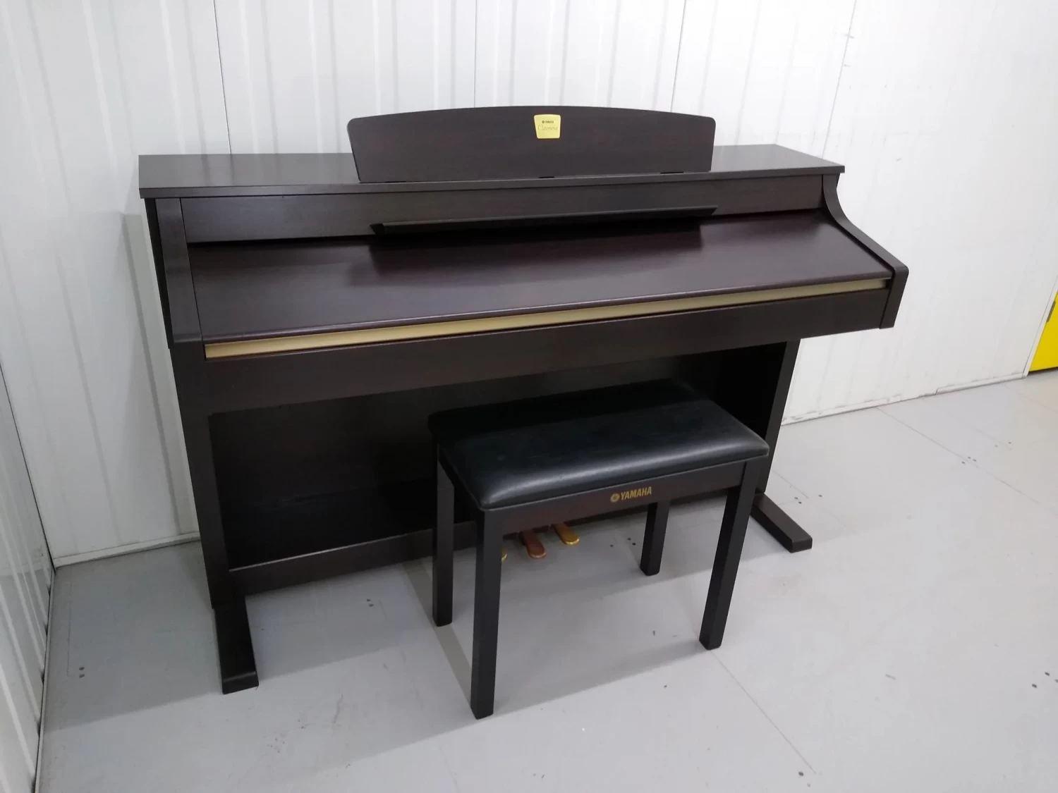 YAMAHA CLAVINOVA CLP 330 ROSEWOOD