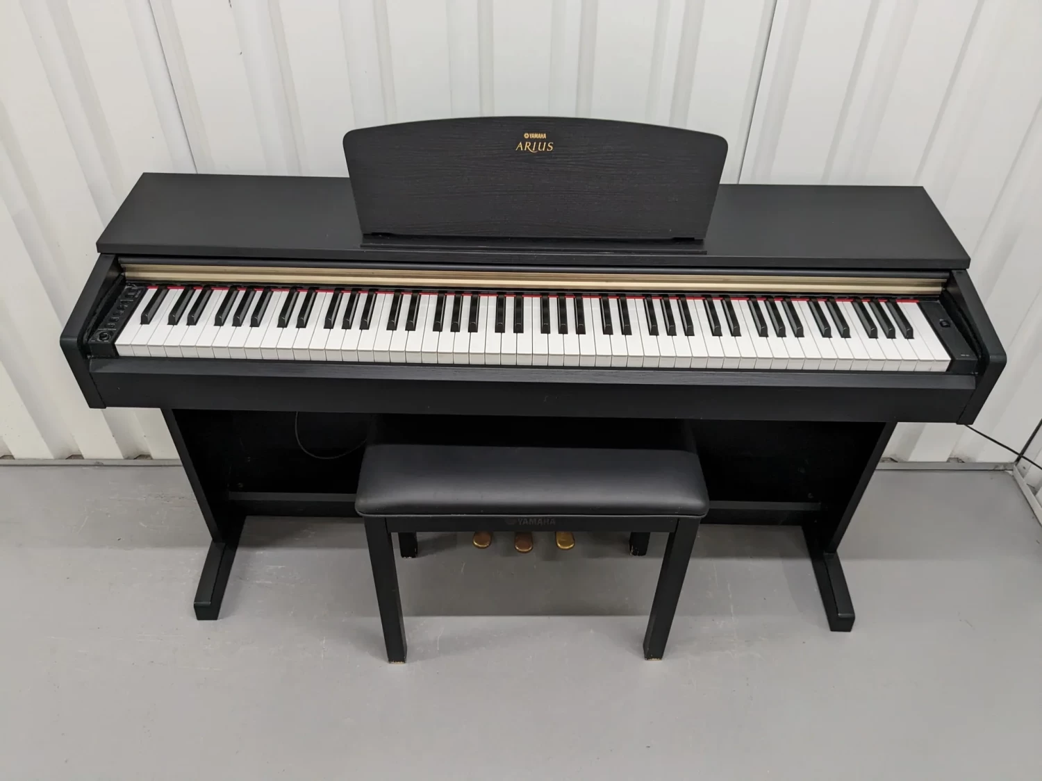 YAMAHA YDP 161 BLACK