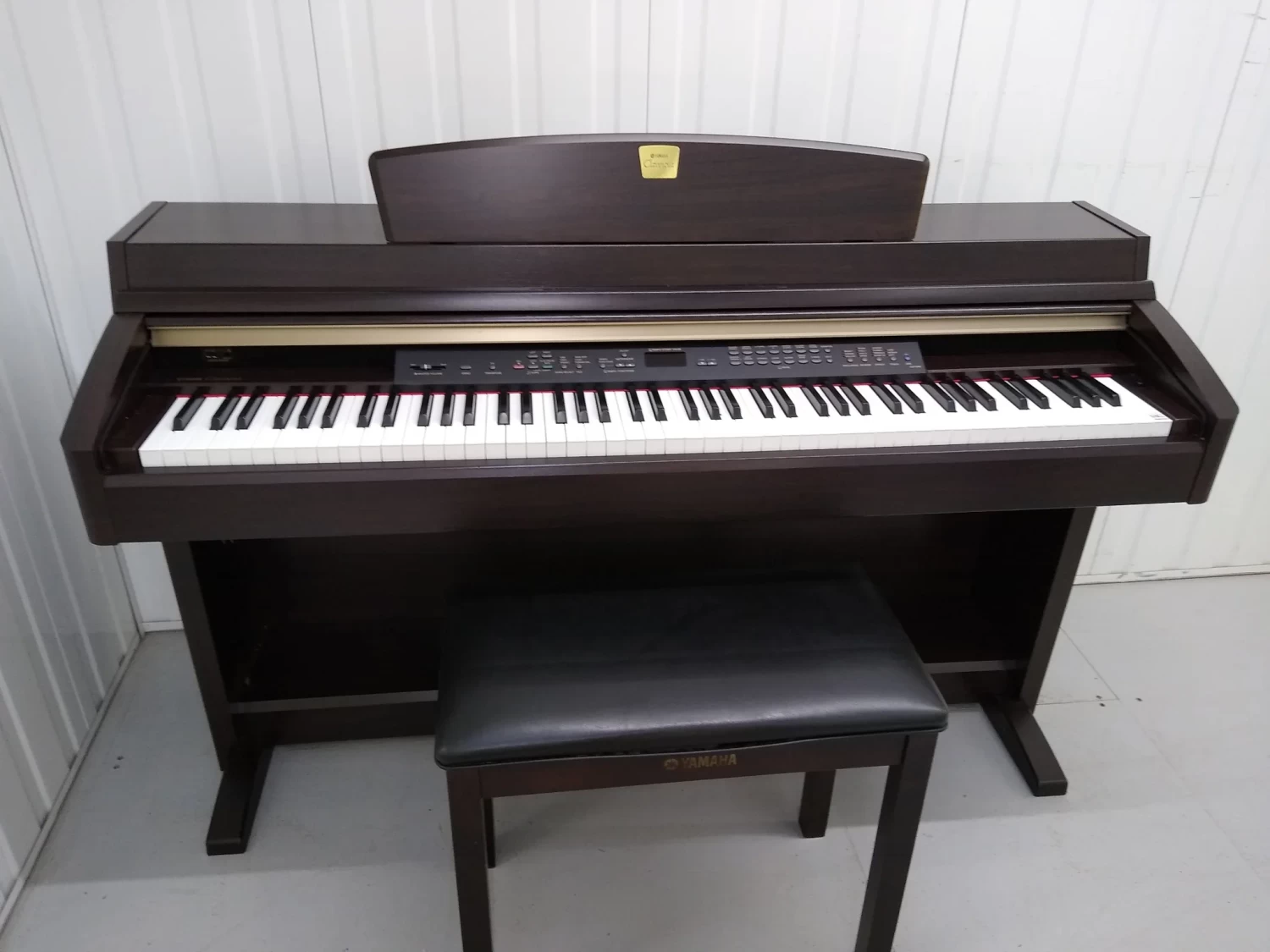 YAMAHA CLAVINOVA CLP 240 ROSEWOOD