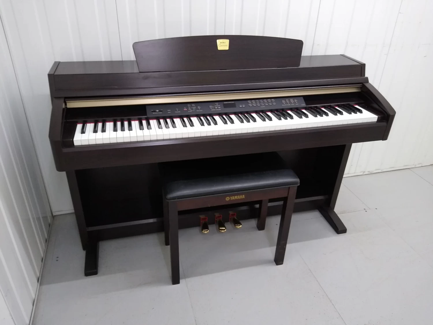 YAMAHA CLAVINOVA CLP 230 ROSEWOOD