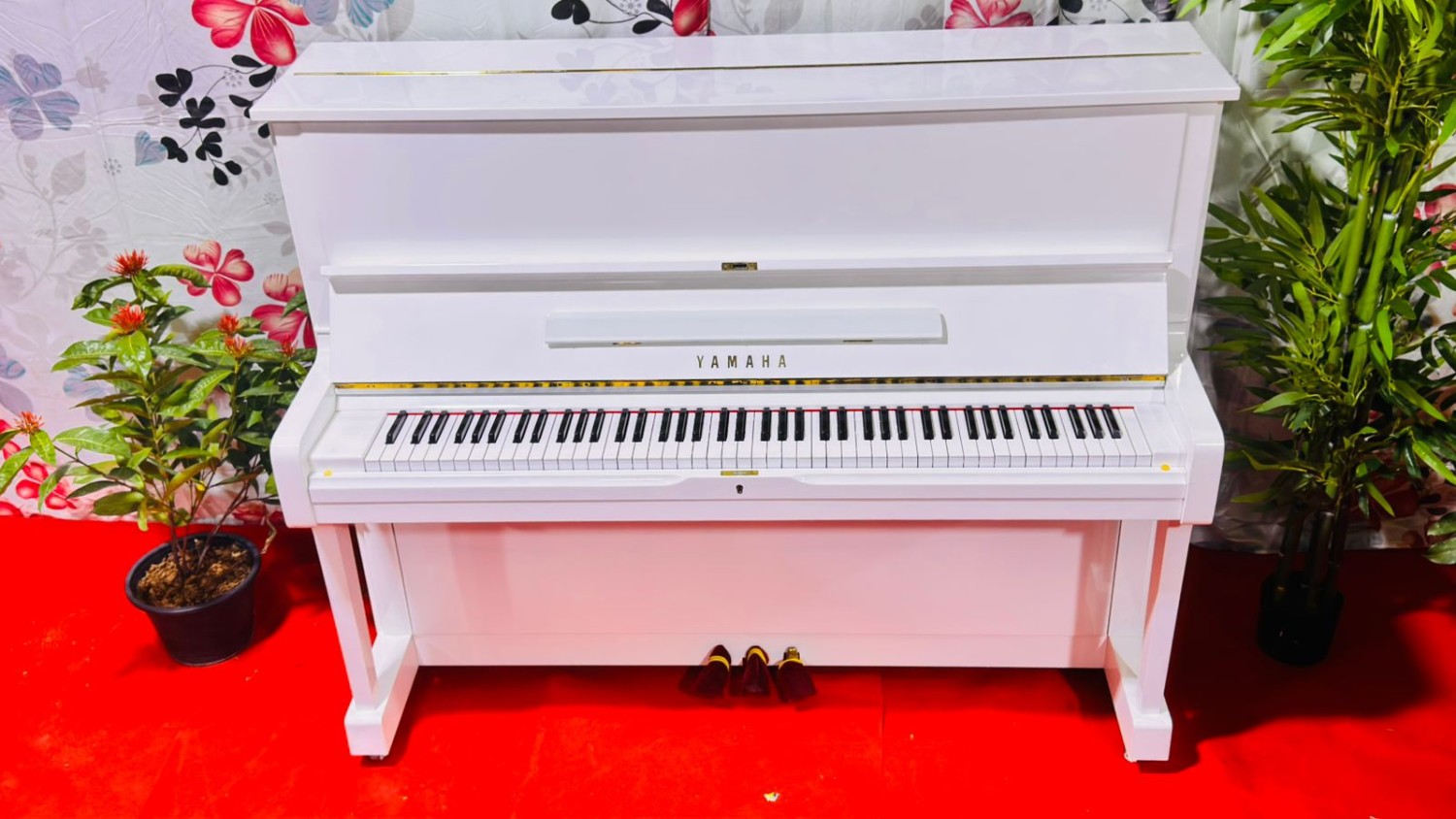 Yamaha U1 White Upright Piano for Sale in Dubai | Used Pianos Dubai