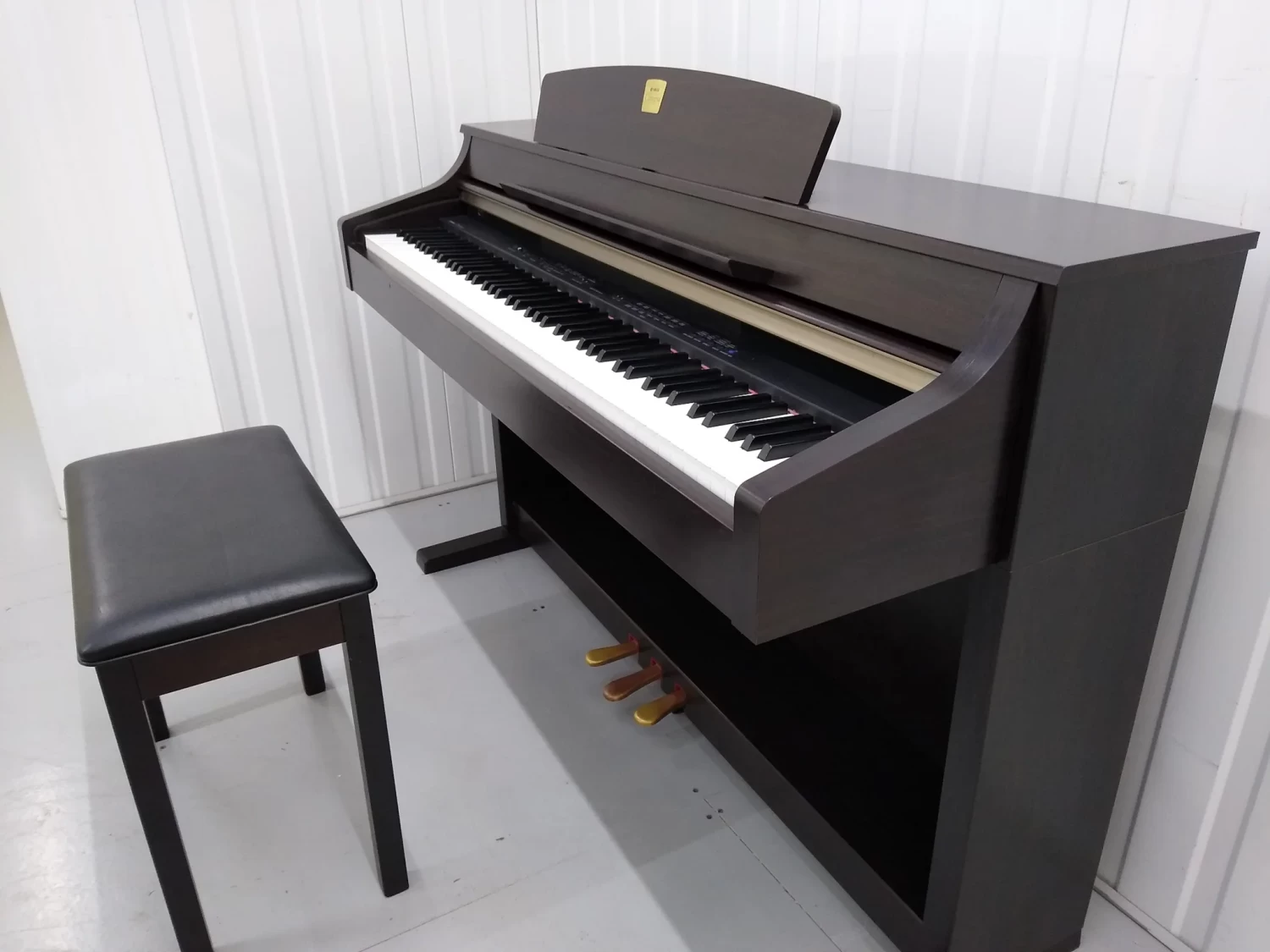 YAMAHA CLAVINOVA CLP 330 ROSEWOOD