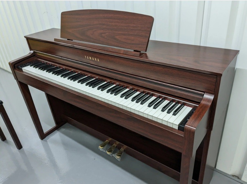 Yamaha Clavinova CLP 545 Mahogany Digital Piano