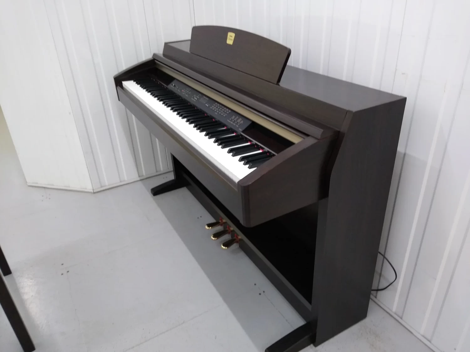 YAMAHA CLAVINOVA CLP 230 ROSEWOOD